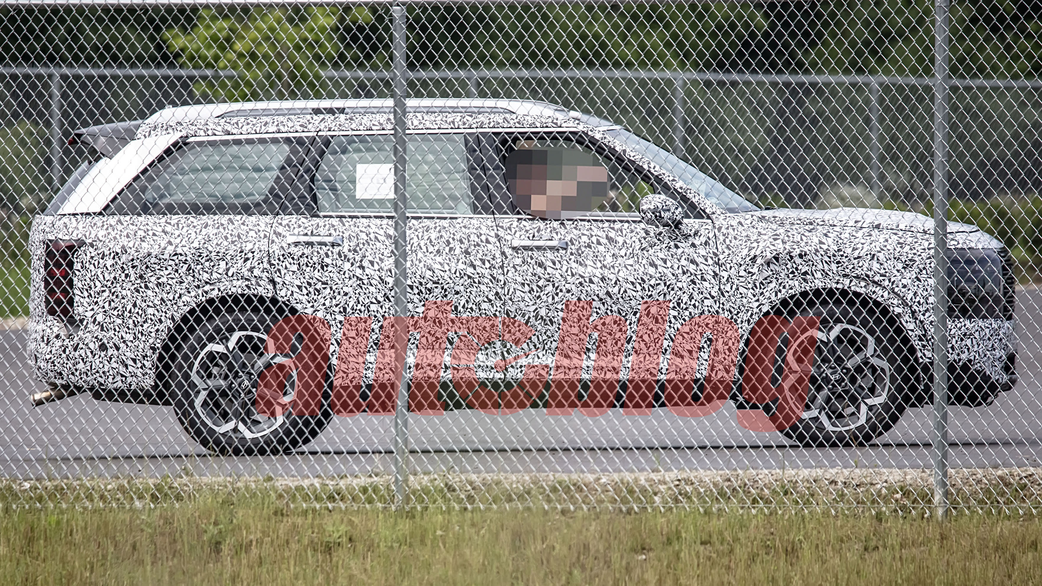 New Hyundai Palisade drops camo, photos show boxy shape for New Hyundai Palisade drops camo, photos show boxy shape for